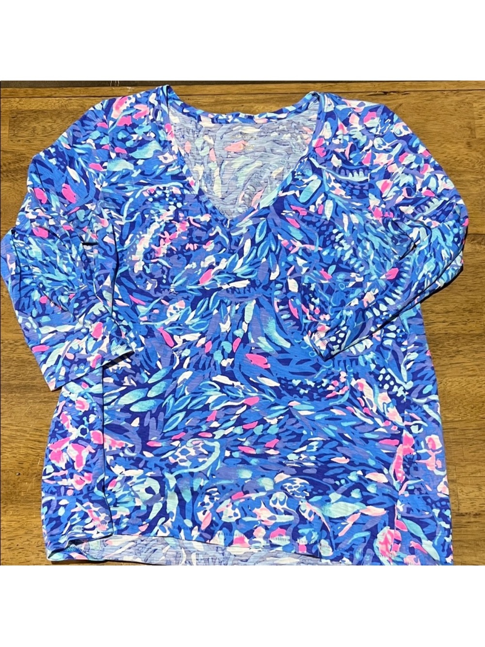 Lilly Pulitzer Etta v neck 3/4 sleeves